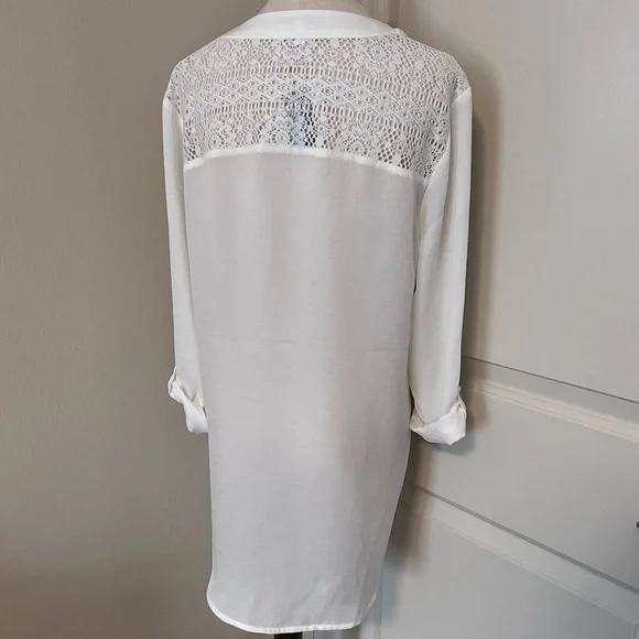 EXPRESS | White blouse top with lace details. Size Medium. - Picture 2 of 5